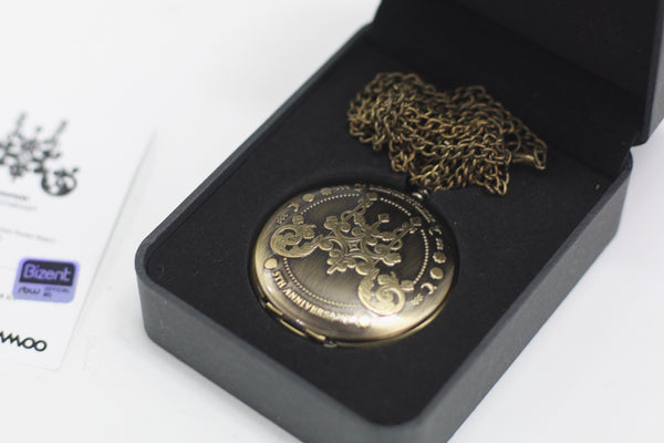 MAMAMOO Pocket Watch – Official 5th Anniversary edition, a beautifully crafted timepiece celebrating the iconic K-pop group's milestone, featuring intricate details and a unique design.